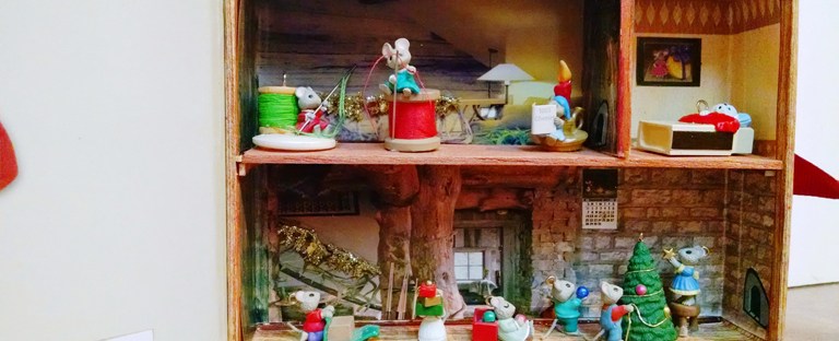 2015 Hallmark Ornament Contest Third Place Winner: Claudia Heckert of Allyn, WA for her entry “Night Before Christmas”